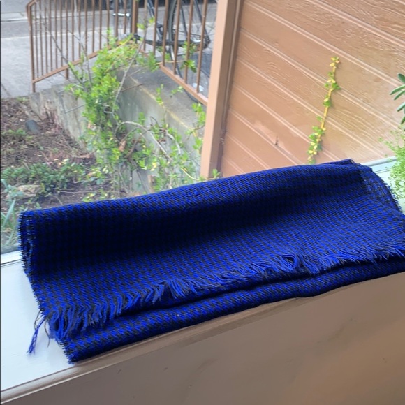 Black & Royal Blue Houndstooth Wrap/Scarf - Picture 3 of 5